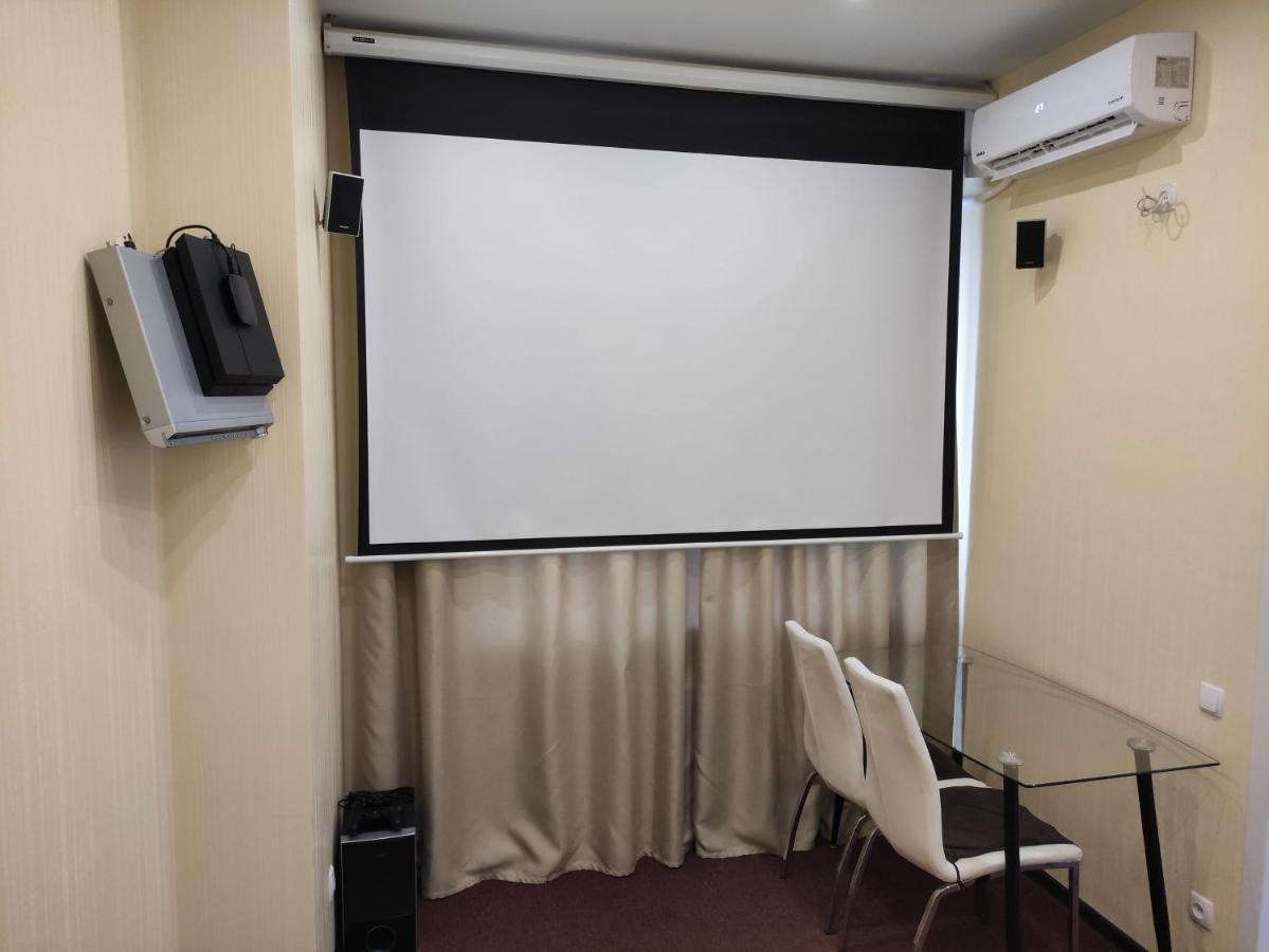 Small Room With Big Cinema And Ps4 Charkiw Exterior foto